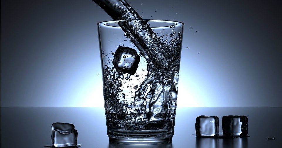 Drinking Water On An Empty Stomach Can Help You Treat These 20 Conditions